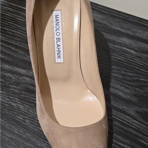 Manolo Blahnik BB Pointed Toe Pump Beige